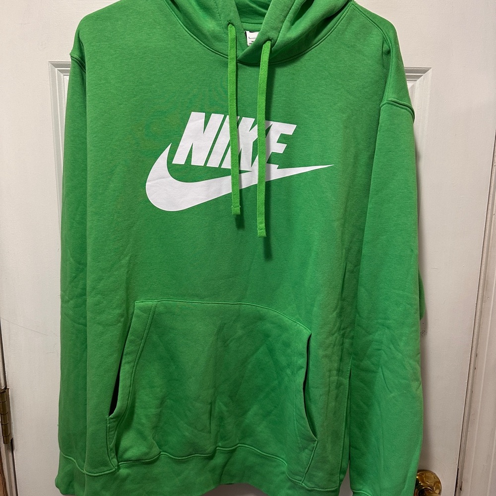 Nike Men's Hoodie in Vibrant Green